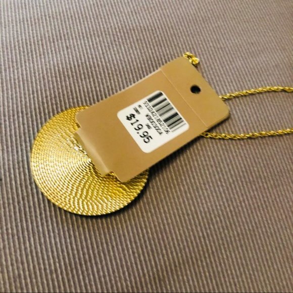 Beautiful Shiny Round Pendant Necklace - Picture 7 of 7